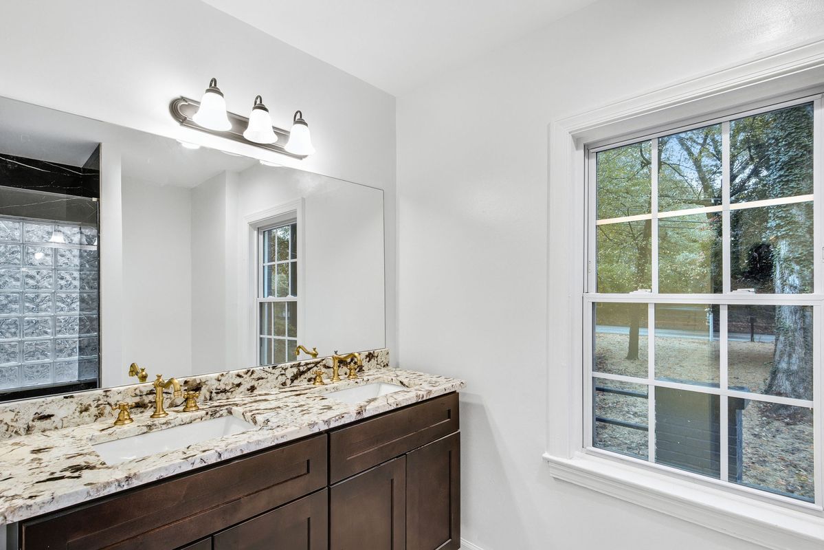 Building Photo - 1967 Browns Mill Rd SE