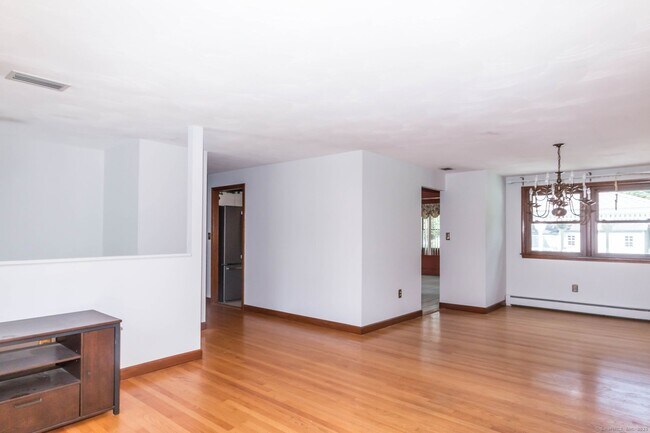 Building Photo - 32 Washburn Dr