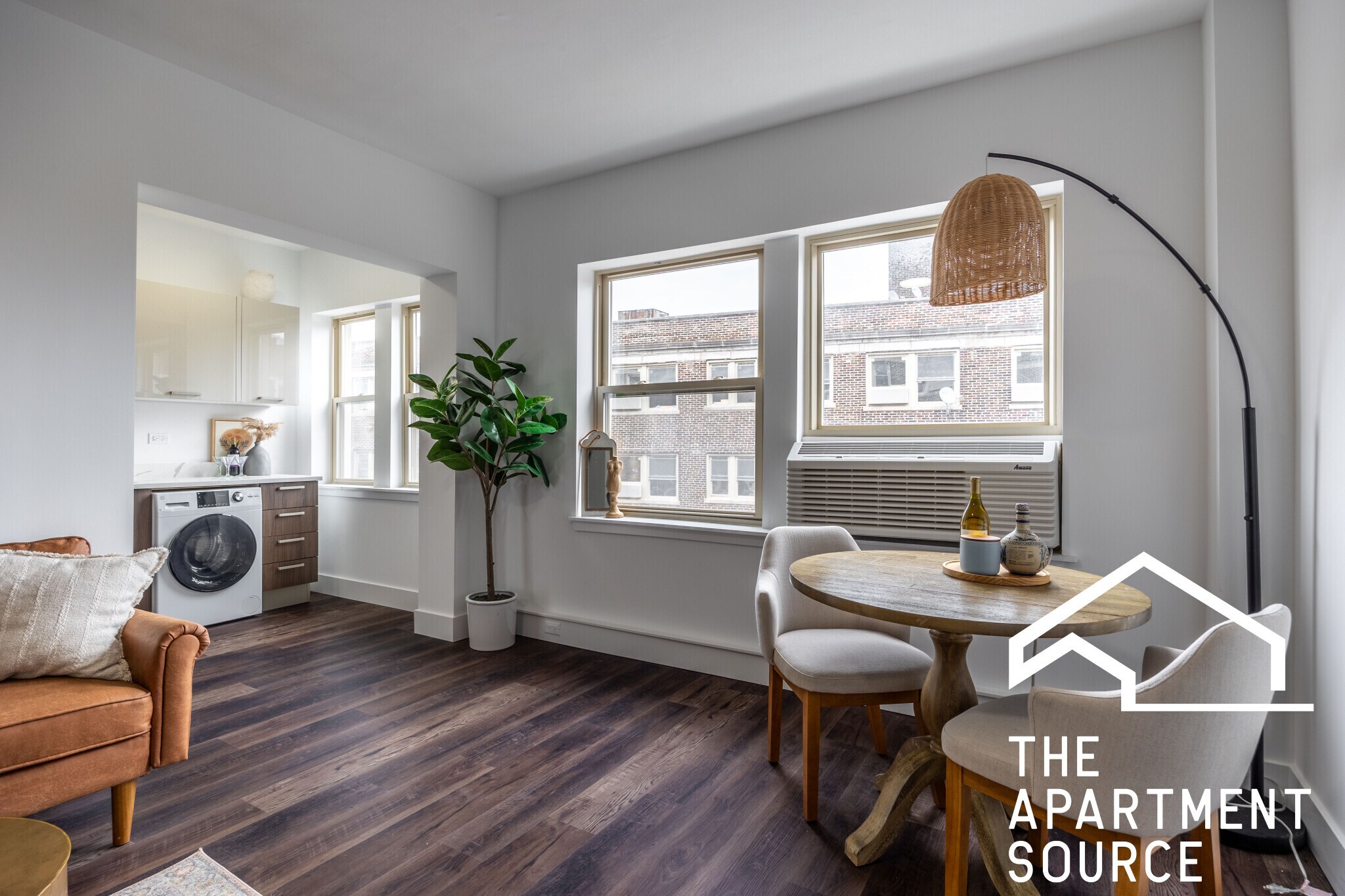 Building Photo - 1555 W Hollywood Ave