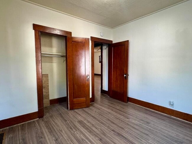 Building Photo - 1214 N Lincoln Ave