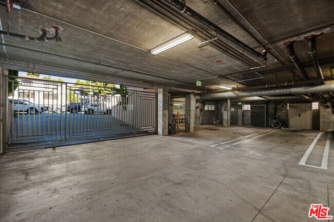 Building Photo - 2111 S Beverly Glen Blvd