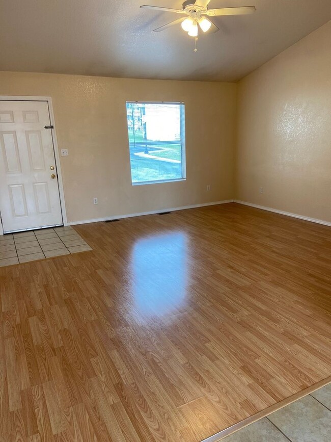Building Photo - Apartment in Branson East, Kirbyville