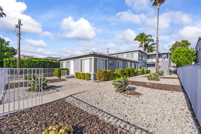 Building Photo - 4388 Ventura Canyon Ave