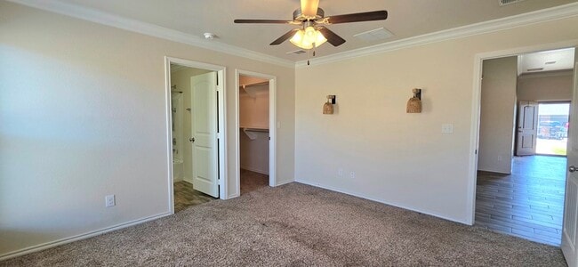 Building Photo - 1025 Pine Leaf Pl