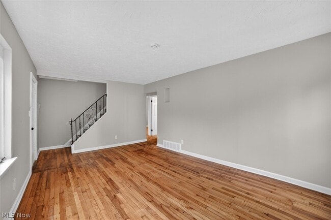 Building Photo - 681 E 258th St