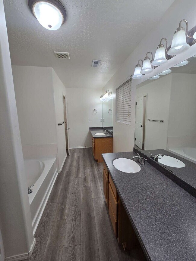 Building Photo - "Single Family Home with Incredible View!"