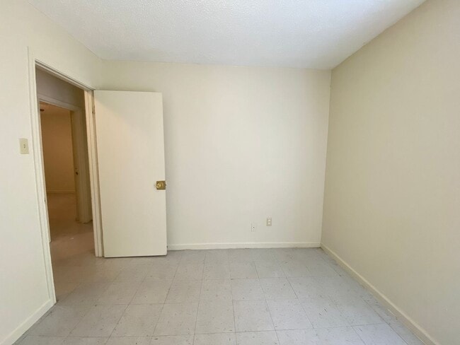 Building Photo - 4060 Stowe St