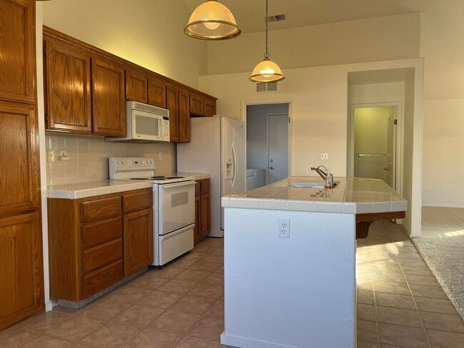 Building Photo - 686 Millbrook St