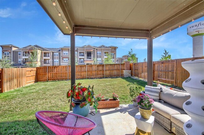 Building Photo - 305 Satsuma Dr