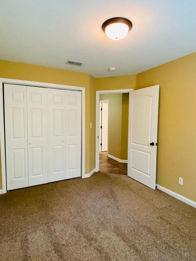 Building Photo - 1725 Thistlewood Dr