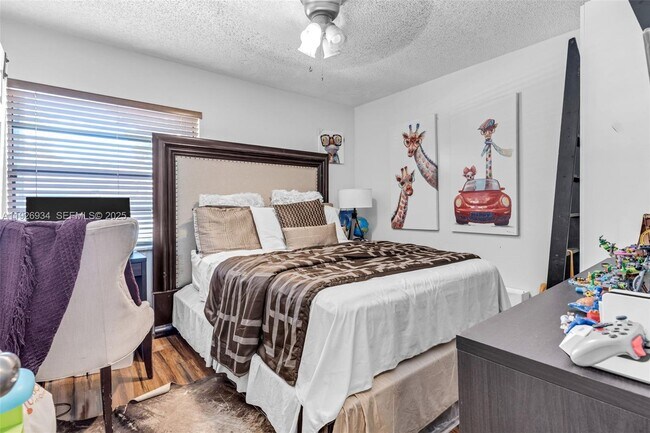 Building Photo - 1420 W Sandpiper Cir