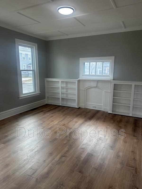 Building Photo - 5 Sheridan St