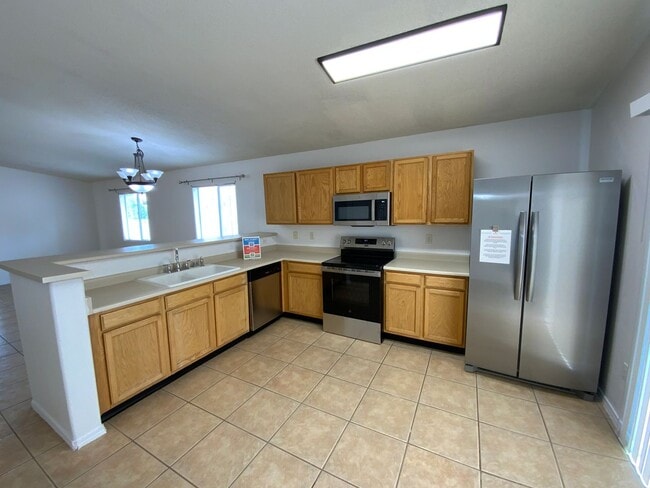 Building Photo - 4 Bedroom Single Story Home Available Near...