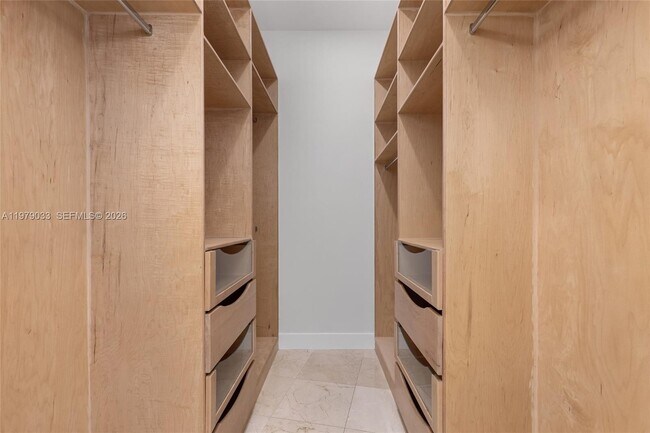 Building Photo - 808 Brickell Key Dr