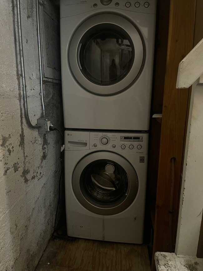 Building Photo - Welcome to Your Backyard Paradise!