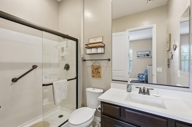 Building Photo - 10702 E Lumiere Ave