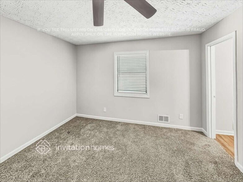 Building Photo - 1023 Lakewood Dr