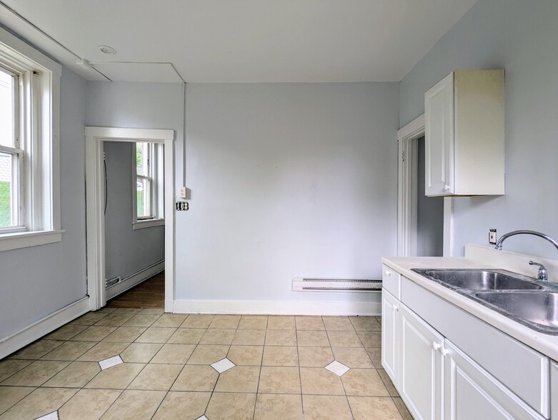 Building Photo - 2114 Bedford Ave