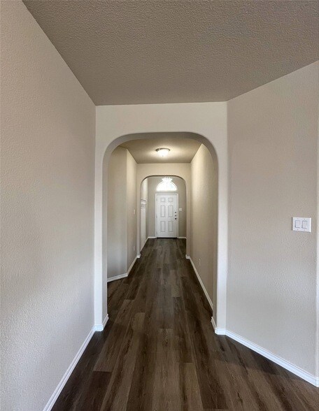 Building Photo - 473 Spring Dr