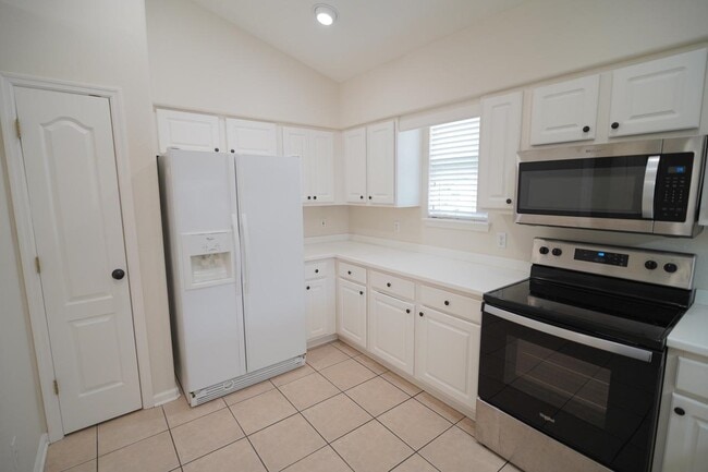 Building Photo - 9329 Tuscany Dr