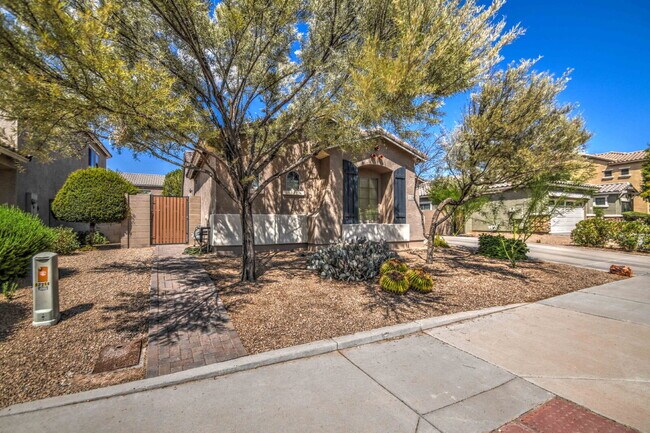 Building Photo - Del Rio Ranch Beauty