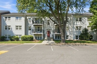 Building Photo - Discover stylish, low maintenance living in this beautifully updated two bedroom, one bathroom co...