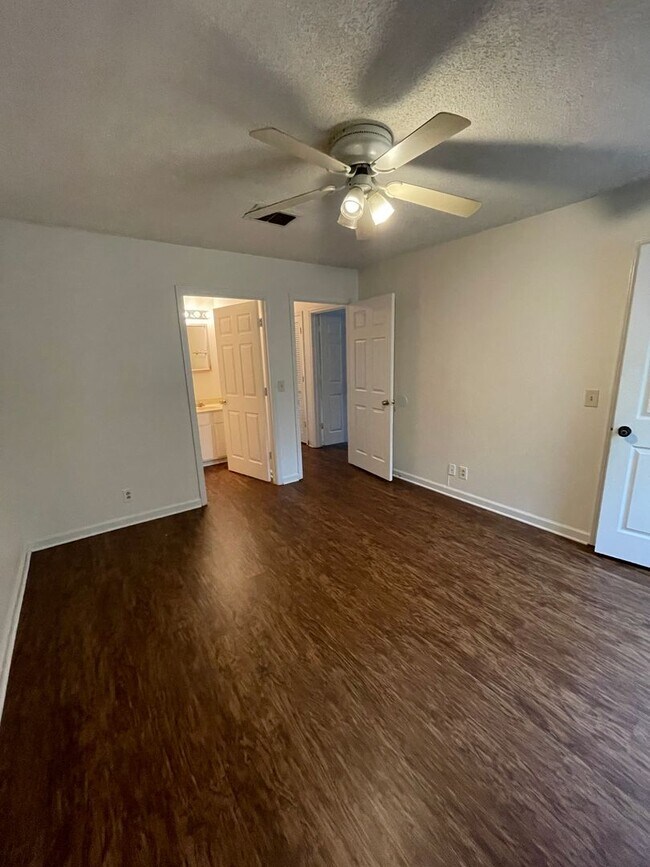 Building Photo - 3 Bed in North Murfreesboro