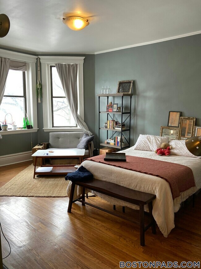 Building Photo - 64 Charlesgate E