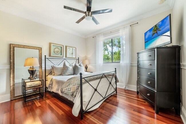 Building Photo - 5621 SW 68th Ct