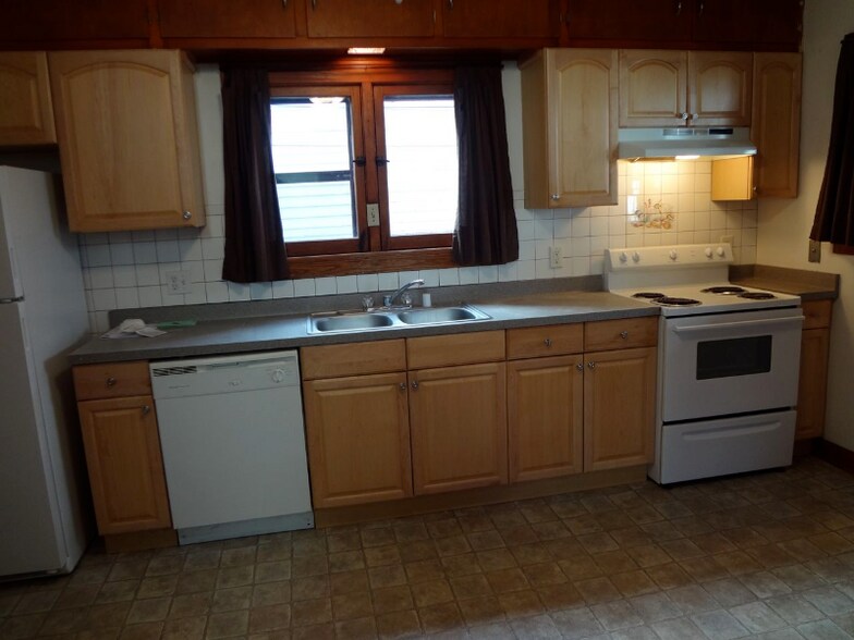 Building Photo - 2436-B N Weil St