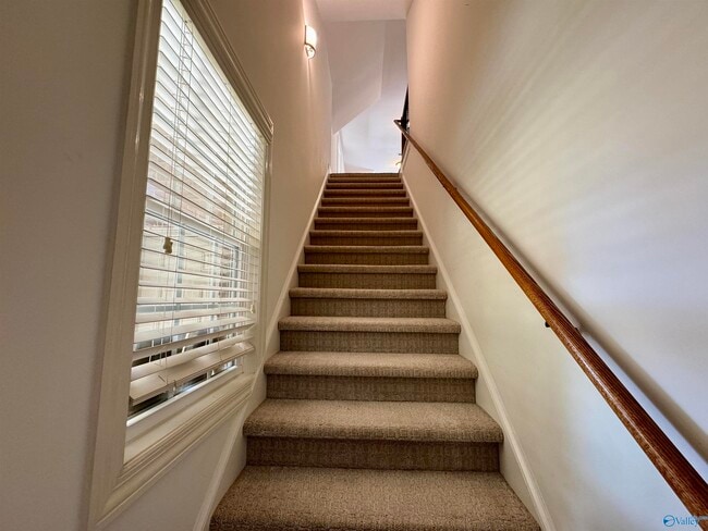 Building Photo - 1024 Split Rock Cove