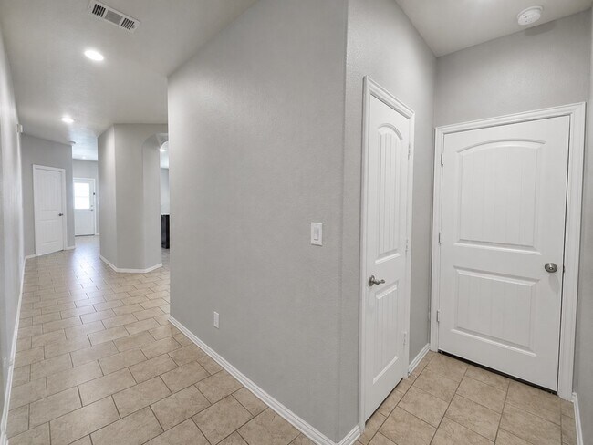 Building Photo - 7208 Brooks Ranch Rd