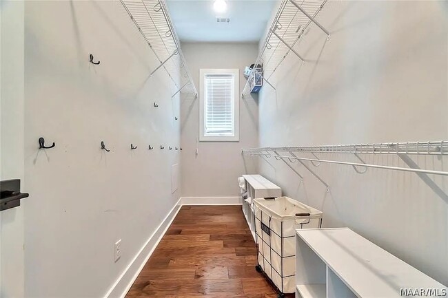 Building Photo - 7132 Fain Park Dr