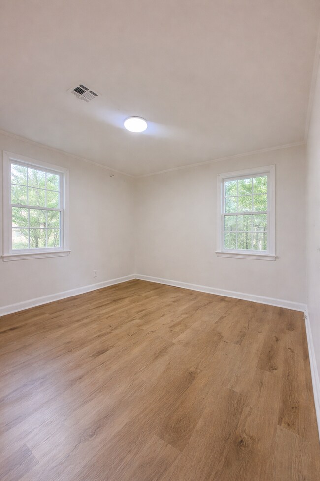 Building Photo - For Rent — Updated & Move-In Ready!