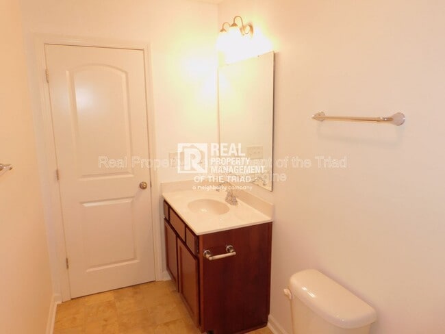 Building Photo - 5013 Red Poll Dr