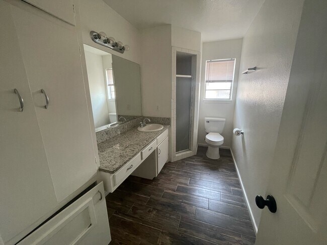 Building Photo - 3607 Loma Dr