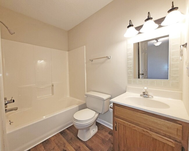 Building Photo - 807B Edgemont Terrace SW