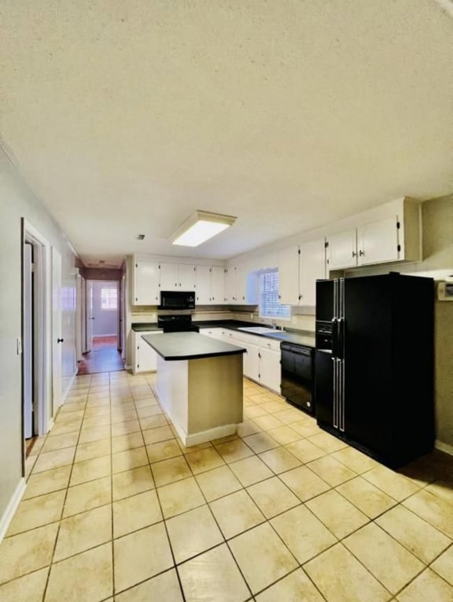 Building Photo - 206 Goff Dr