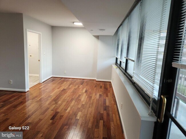 Building Photo - 1805 Crystal Dr