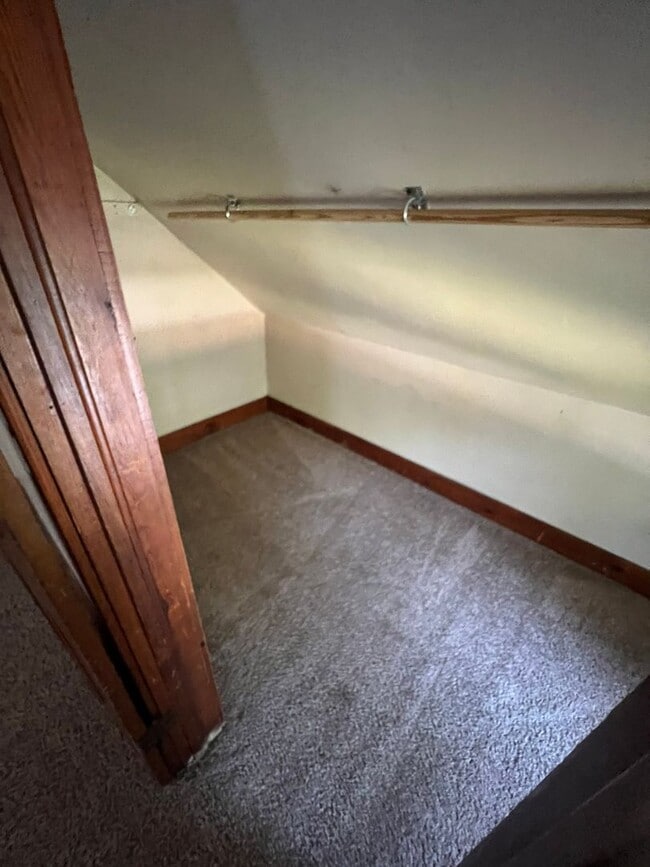 Building Photo - Large 4 bedroom house east of campus for A...