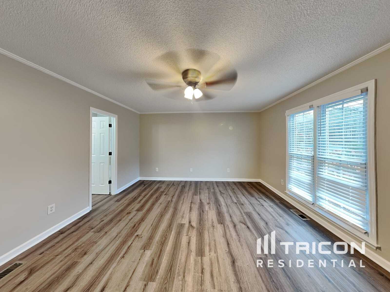 Building Photo - 703 Players Ct