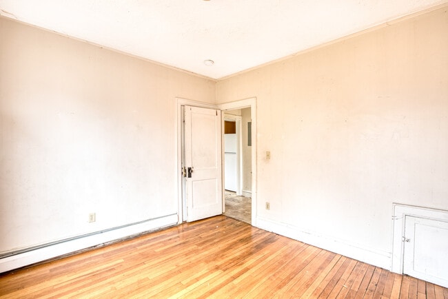 Building Photo - 429 New Britain Ave