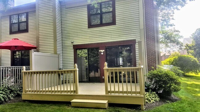 Building Photo - 1862 Beechwood Ave NE