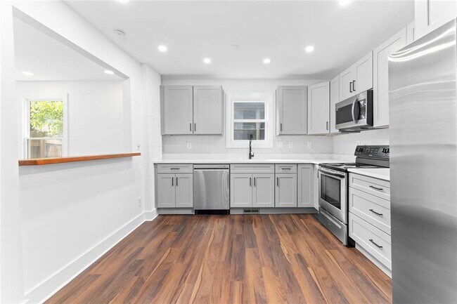 Building Photo - 487 Pasley Ave SE