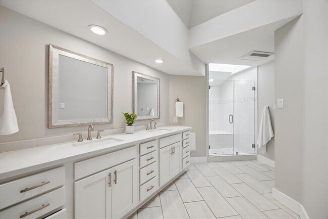 Building Photo - 625 Rancho Bauer Dr