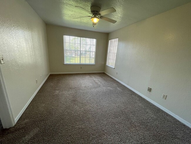 Building Photo - 2550 N Alafaya Trail