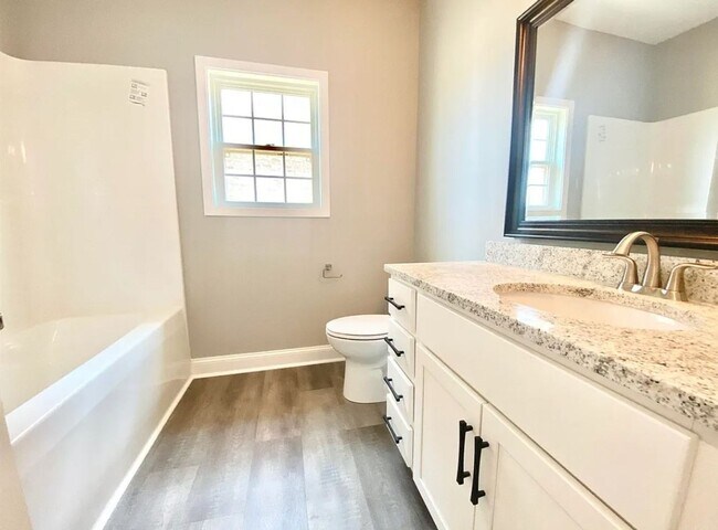 Building Photo - 4 Bed 2 bath with 3 car attached garage