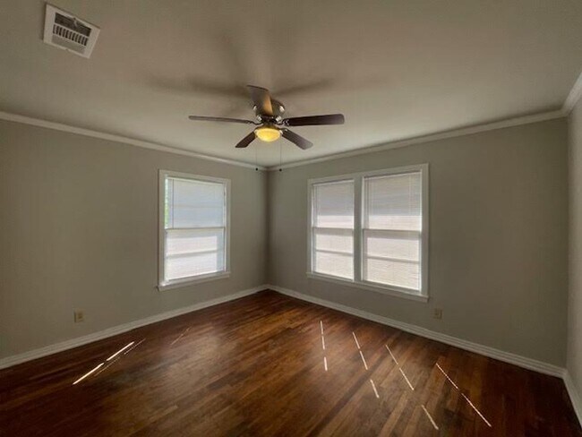 Building Photo - 1105 Fisher St