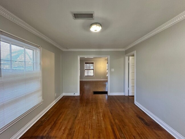 Building Photo - 1309 S Robertson Ave