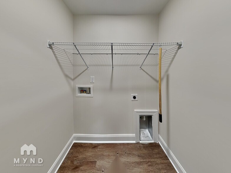 Building Photo - 6935 Woodland Stream Pl